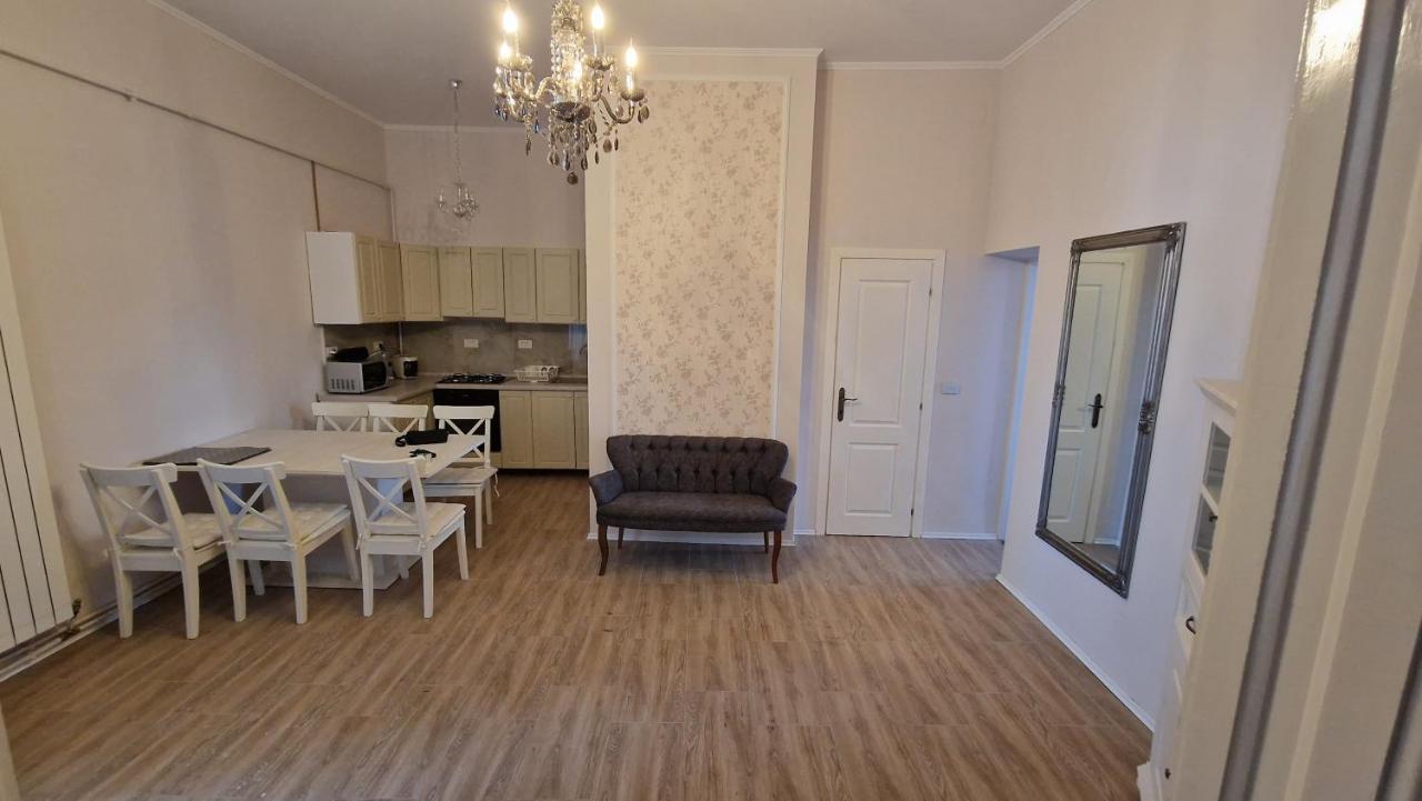 Uvs Central Luxury Apartment Oradea Exterior foto