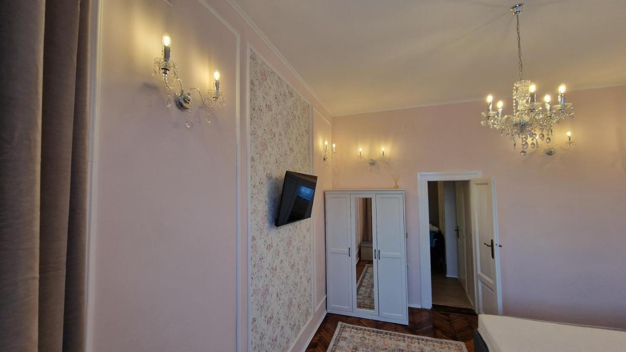 Uvs Central Luxury Apartment Oradea Exterior foto