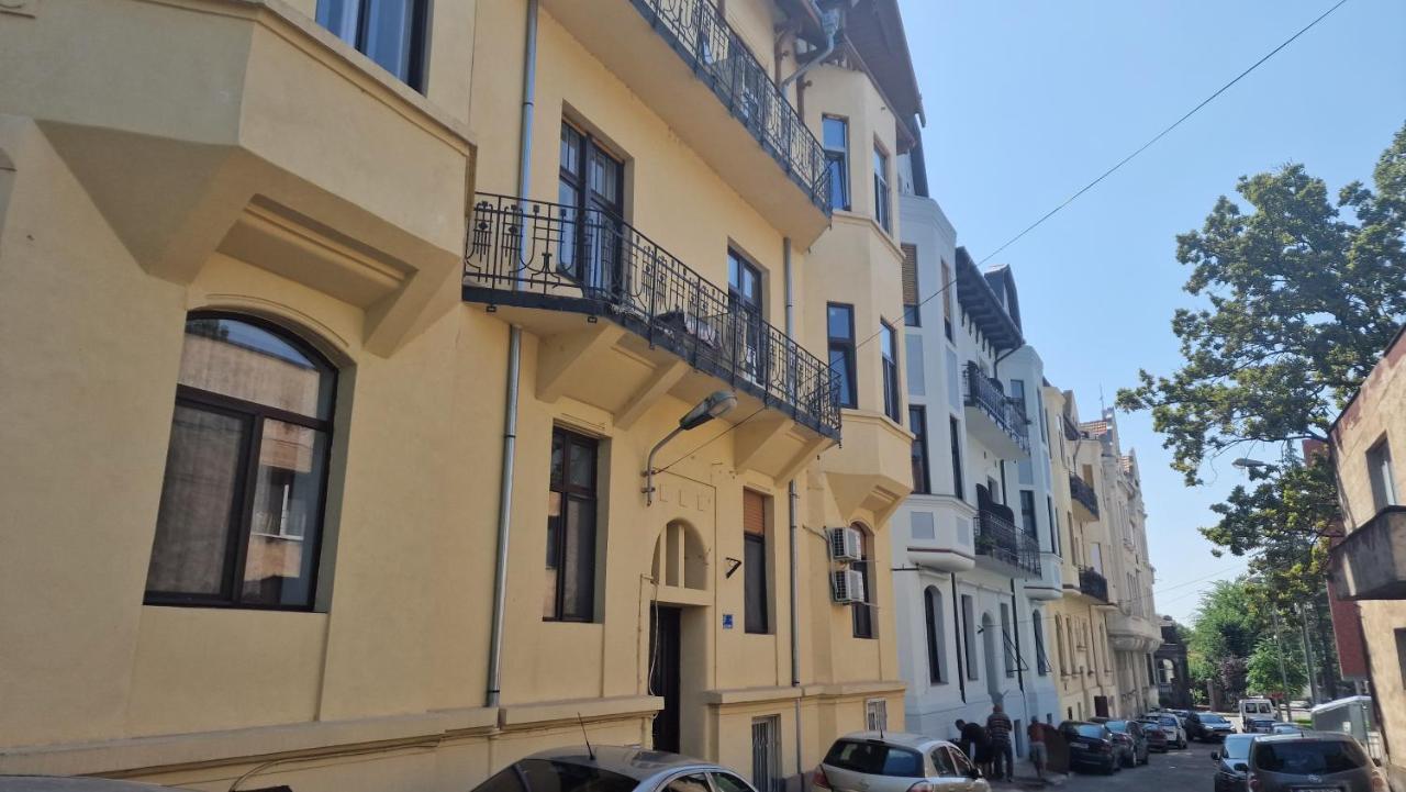 Uvs Central Luxury Apartment Oradea Exterior foto